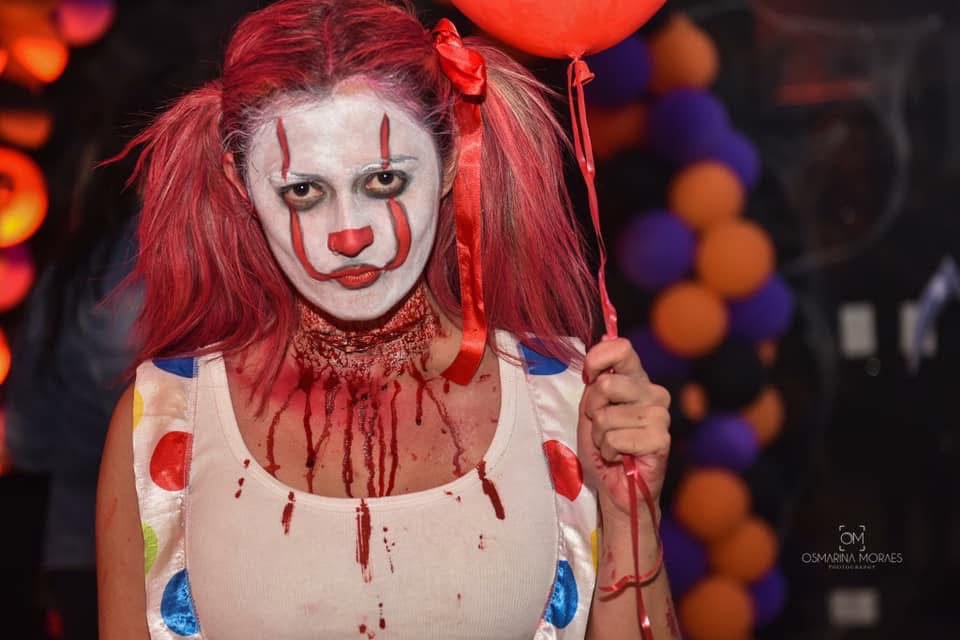 Aluna caracterizada no Halloween da HJ Fitness