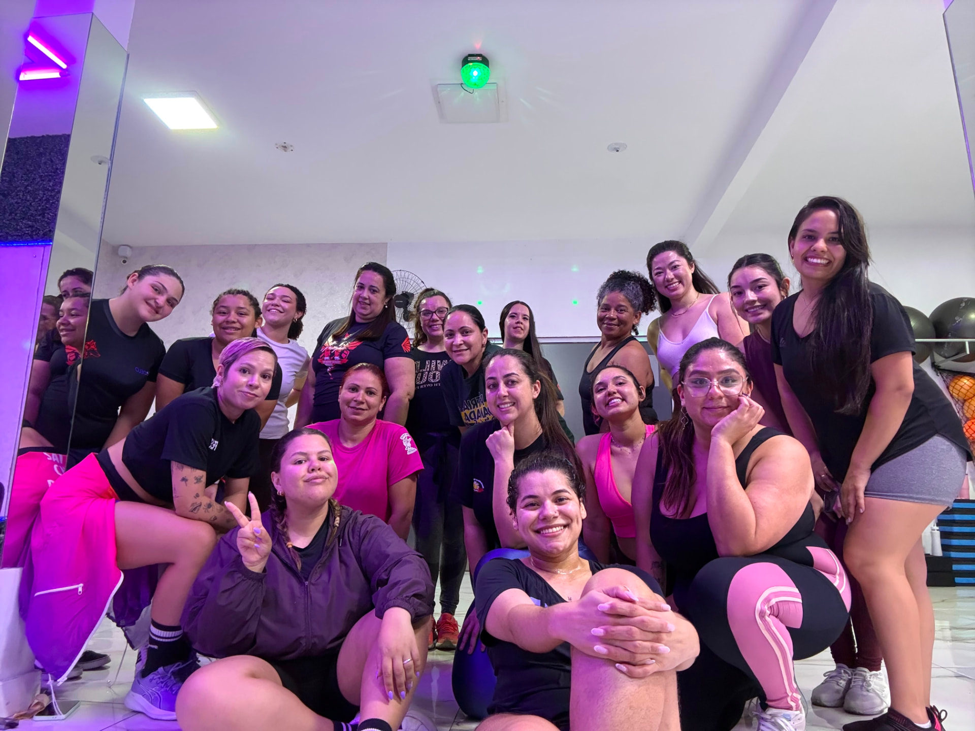 Modalidade FitDance na HJ Fitness