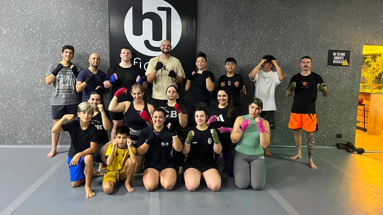 Turma de luta do HJ Fight reunida
