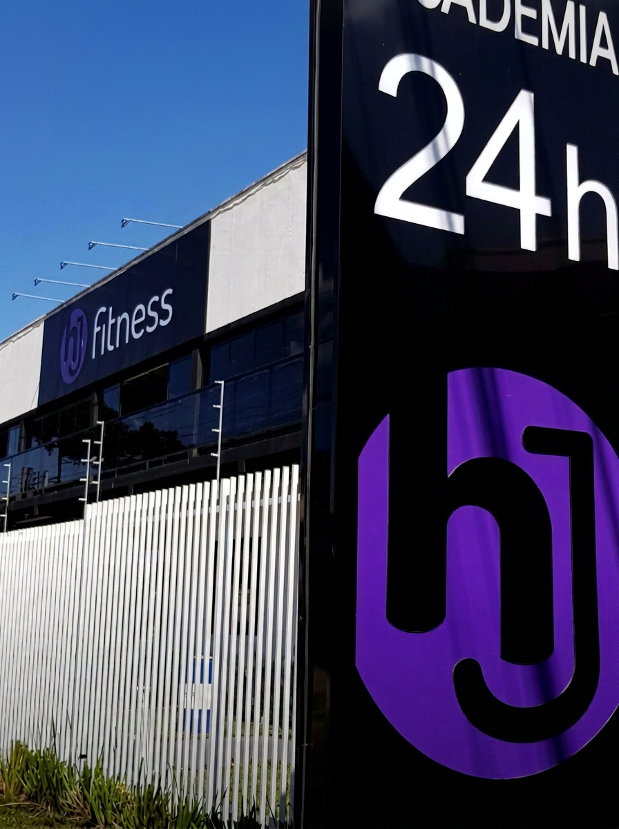 Fachada da HJ Fitness 24h na Rua Luiz França, 2188 - Cajuru